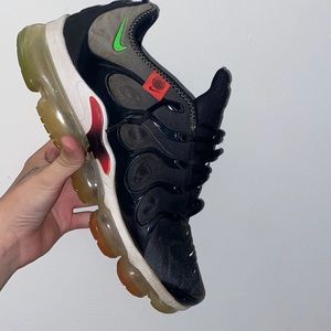 Nike vapor maxs there in alright condition no box